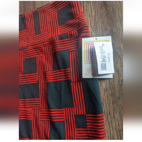Brand New LulaRoe "Cassie" Medium Women's Skirt - Red & Black Blocks NWT! - Picture 3 of 5